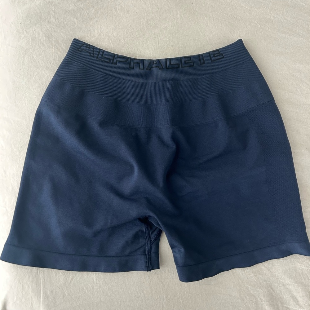 Alphalete amplify gravity short women’s size small 4.5 inch inseam